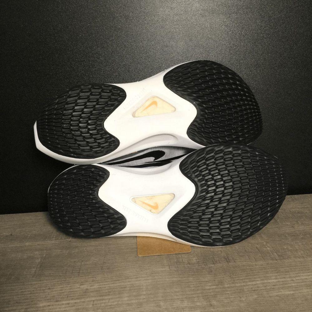 Nike Zoom Fly 5 Running Shoes Barely Grape Purple DM8974-500 Women's Size 6 - Picture 6 of 7